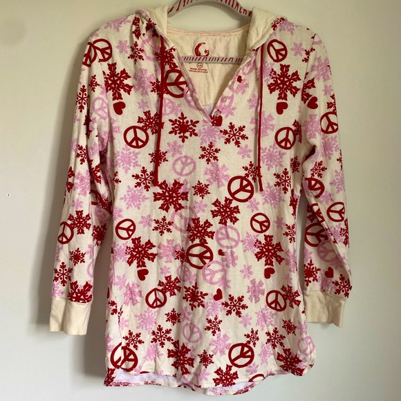 PJ Couture Women’s Hooded Pajama Top with Red and Pink Snowflakes/Peace Signs - Picture 1 of 5
